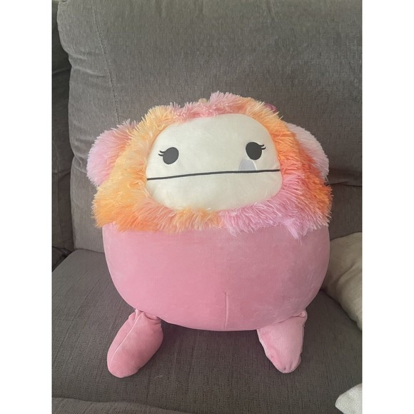 Caparinne the Bigfoot SQUISHMALLOW 16 VALENTINE 2023 RARE & HTF BNWT - Picture 2 of 5